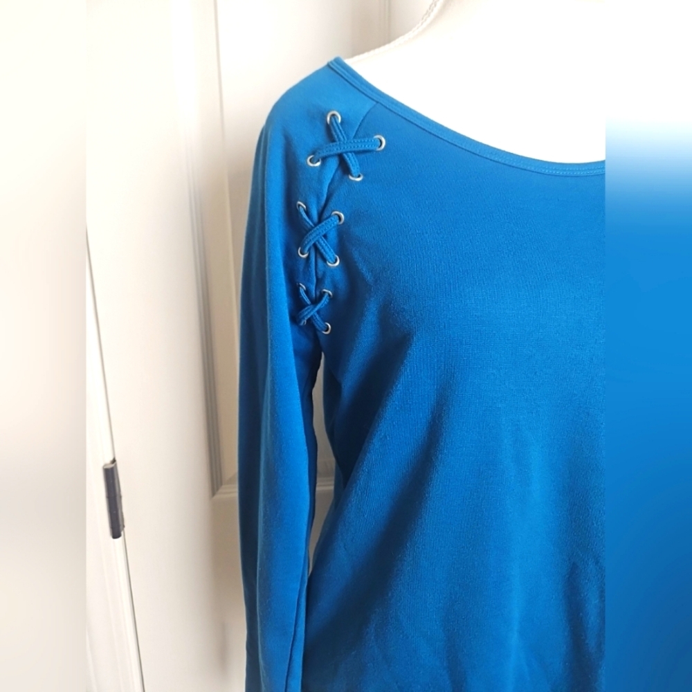 Womens Ariat Sweatshirt, Size M. Teal  With Lace-Up Embellishments.